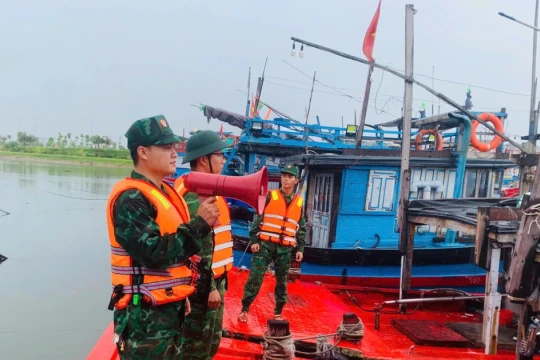 Đà Nẵng huy động xe thiết giáp ứng phó với bão Kajiki, hỗ trợ vùng bị cô lập