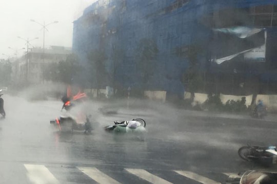 Bão số 5 đã thành cuồng phong, hàng loạt tỉnh sắp mưa rất lớn