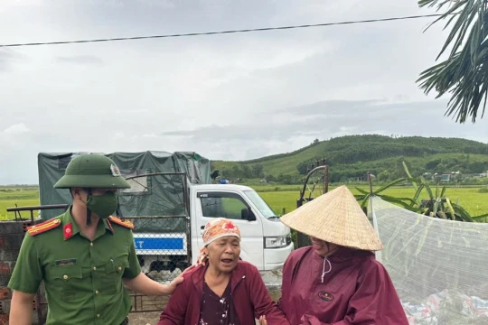 Hà Tĩnh sơ tán hàng nghìn hộ dân trước bão Kajiki