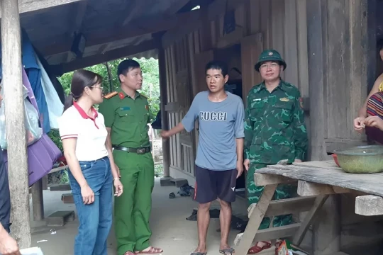 Nghệ An khẩn trương di dời dân trước khi bão Kajiki đổ bộ