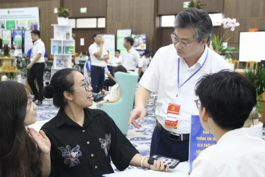 Tân sinh viên háo hức nhập học trực tiếp tại Học viện Nông nghiệp Việt Nam