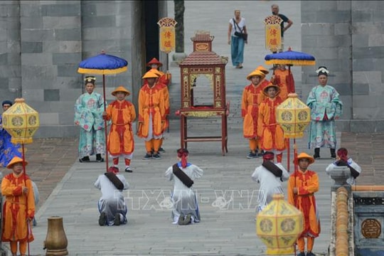 Huế: Tái hiện lễ Truyền lô tuyên dương 384 học sinh giỏi các cấp