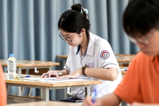 Trường ĐH Ngoại thương lý giải việc điểm chuẩn năm 2025 'lạ' chưa từng có