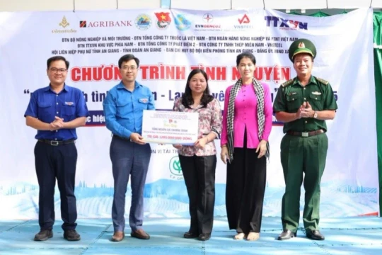 Gần 400 đoàn viên, thanh niên tham gia Chiến dịch 'Kỳ nghỉ hồng' tại An Giang