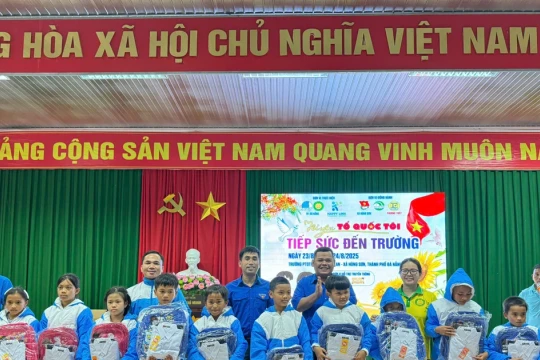 Tuổi trẻ Đà Nẵng 'Tiếp sức đến trường' cho học sinh vùng khó