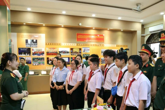 Giáo dục truyền thống yêu nước qua triển lãm ‘Mốc son lịch sử’ ở Cần Thơ
