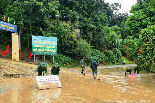 Sạt lở núi ở Thanh Hóa, đe dọa trường học ở xã vùng biên