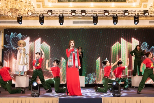 Thí sinh Miss Grand Vietnam 2025 lan tỏa tinh thần yêu nước