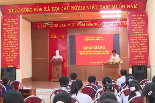 Phú Thọ khai giảng lớp bồi dưỡng nhận thức về Đảng cho 58 học sinh THPT