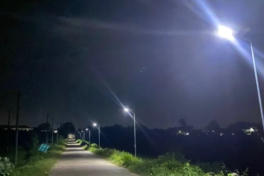 'Ánh sáng xanh' thắp sáng từng bản làng, xóm biển mùa hè