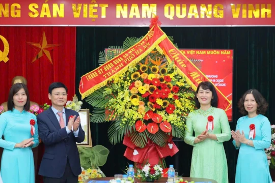 Hà Nội gắn biển công trình trường học chào mừng dịp lễ quốc khánh 2/9