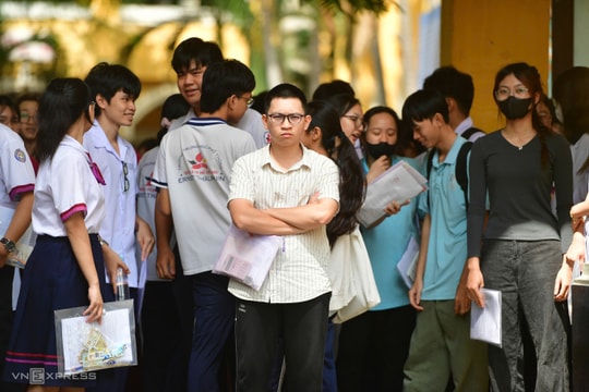 Nghịch lý điểm chuẩn đại học cao vượt xa điểm thi