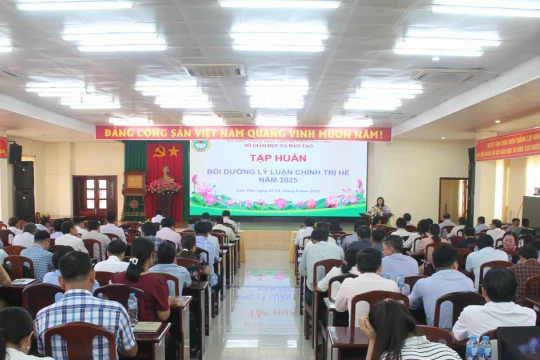 Ngành GD&ĐT Cần Thơ tăng cường bồi dưỡng, tập huấn lý luận chính trị