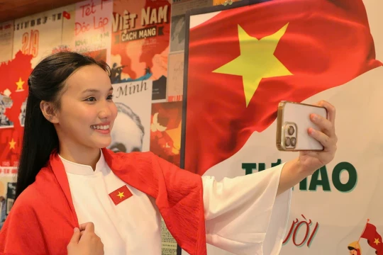 Cần Thơ rộn ràng sắc cờ, người trẻ lan tỏa tình yêu Tổ quốc dịp Quốc khánh