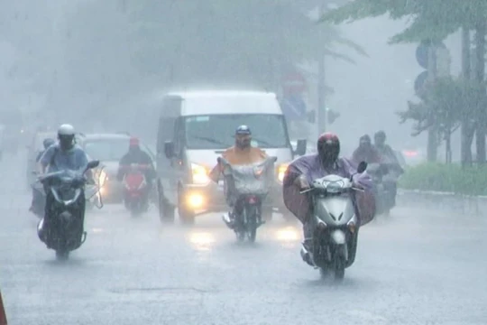 Dự báo thời tiết 27/8: Mưa dông khắp cả nước, Hà Nội mưa giảm dần từ chiều mai