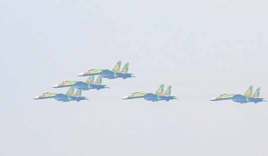 "Hổ mang chúa" Su30-MK2 bay qua Quảng trường Ba Đình rồi "khoan" thẳng lên trời