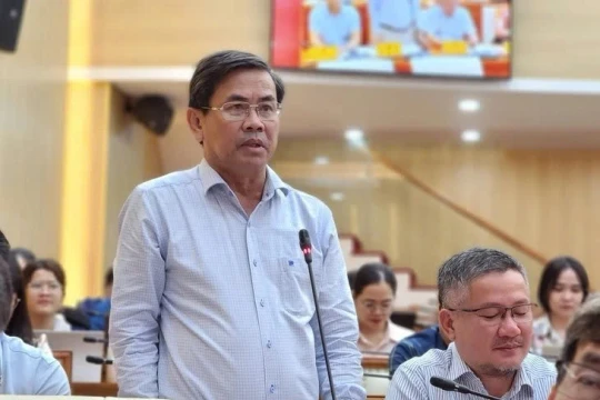 Hàng loạt Phó giám đốc Sở ở Quảng Ngãi nghỉ hưu trước tuổi