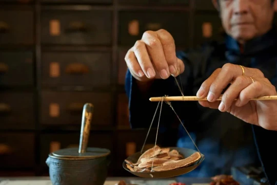 Sinh viên Trung Quốc tìm về Đông y