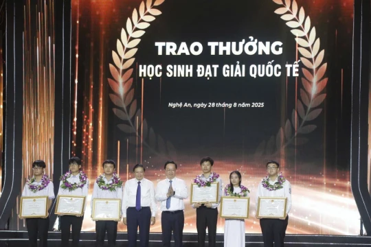 Nghệ An tuyên dương 195 học sinh đạt thành tích xuất sắc năm 2025