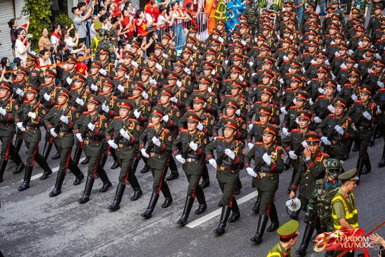 Cận cảnh quân nhân Nga, Trung Quốc, Lào, Campuchia tham gia tổng duyệt diễu binh diễu hành kỷ niệm 80 năm Quốc khánh