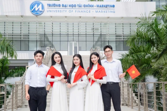 Nhiều trường đại học tặng sinh viên 100.000 đồng dịp Quốc khánh 2/9