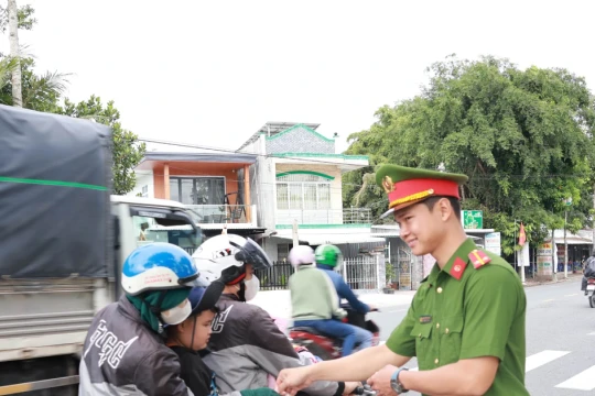 Ấm áp 'Trạm dừng chân nghĩa tình' tiếp sức người dân về quê dịp Quốc khánh 2/9