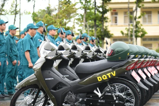 An Giang bàn giao 204 mô tô cho Ban Chỉ huy Quân sự cấp xã