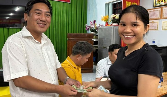 Hơn 100 hộ dân ở một phường tại TP HCM đi nhận tiền Quốc khánh trong đêm