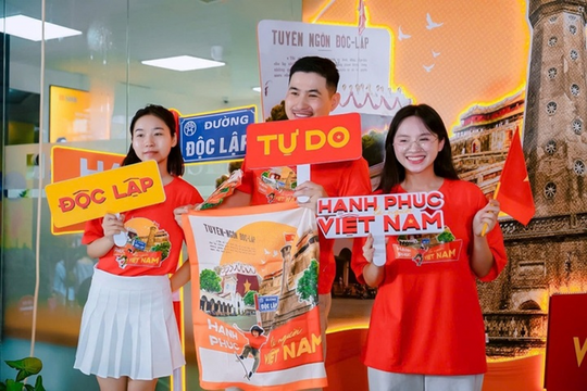 Người Việt chi hàng tỷ đồng mua khăn, áo, cờ đỏ sao vàng dịp đại lễ 2/9