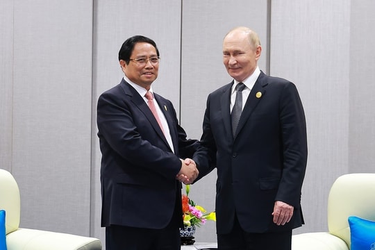 Thủ tướng Phạm Minh Chính hội kiến Tổng thống Nga Vladimir Putin