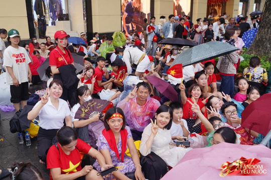 Người TP.HCM thuê khách sạn 3 triệu/đêm nhưng xuống vỉa hè trải bạt ngủ để chờ xem diễu binh 2/9: "Muốn hòa vào không khí đặc biệt này!"