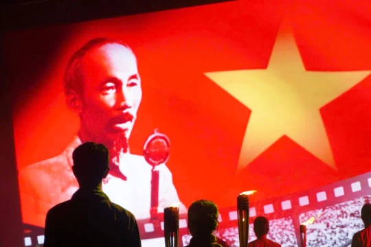 Rực rỡ đêm nghệ thuật 'Lời người vang mãi núi sông' tại Cần Thơ