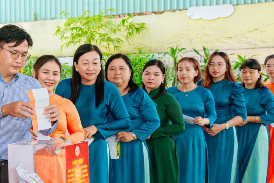 Ngành GD&ĐT TPHCM không nhận hoa khai giảng, kêu gọi ủng hộ đồng bào bị lũ lụt