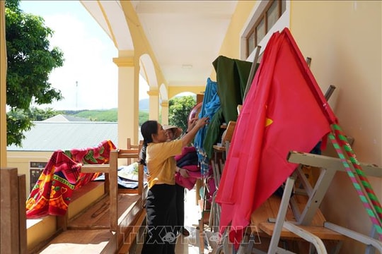 Năm học mới 2025-2026: Trường học vùng lũ nỗ lực dọn dẹp đón lễ khai giảng