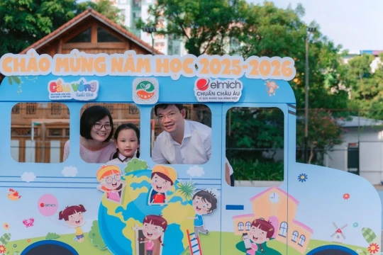 Cầu Vồng Tuổi thơ hân hoan đón mừng khai giảng đặc biệt kỷ niệm 80 năm truyền thống ngành Giáo dục