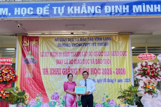 Tặng 1.840 suất học bổng cho học sinh Vĩnh Long có hoàn cảnh khó khăn