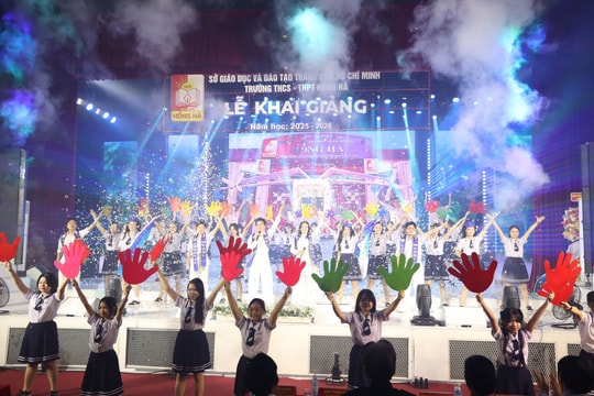 Rộn ràng không khí khai giảng năm học mới tại TP Hồ Chí Minh