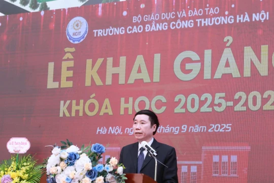 Lời nhắn nhủ ý nghĩa của thầy Hiệu trưởng tới người học ở Lễ khai giảng
