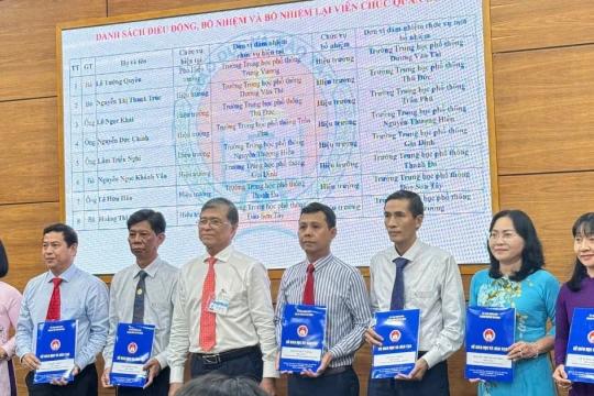 Sở GD&ĐT TPHCM luân chuyển, bổ nhiệm loạt Hiệu trưởng các trường THPT