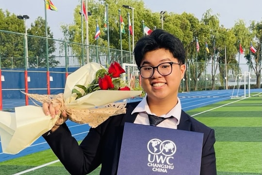 Hai lần giành học bổng toàn phần Mỹ với bài luận về mẹ