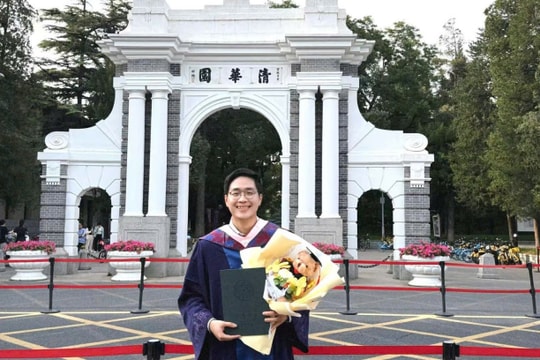 Chàng trai Việt tốt nghiệp Đại học Thanh Hoa với điểm tuyệt đối