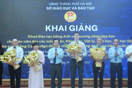 Hà Nội nâng cao trình độ giáo viên dạy học bằng tiếng Anh