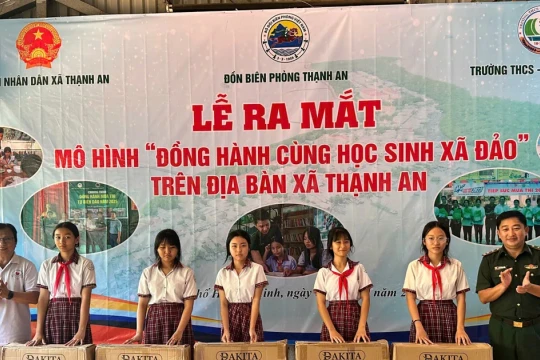 Bộ đội Biên phòng đồng hành cùng học sinh xã đảo Thạnh An