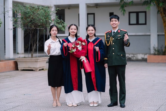 Chị em song sinh cùng đỗ Học viện Quân y với 30/30 điểm