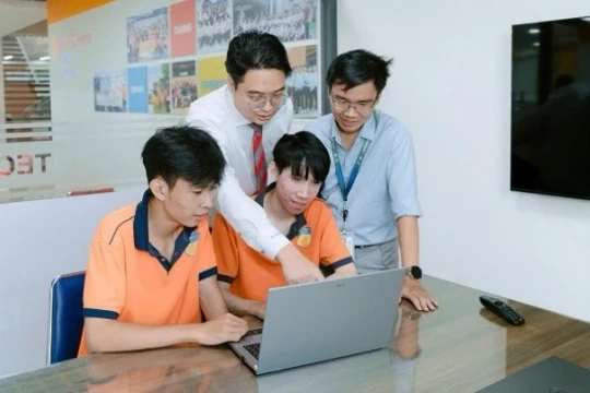 Thầy giáo trẻ 'thắp lửa' đam mê khoa học