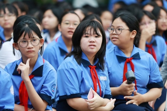 Phụ huynh bất bình vì con phải đi học thứ bảy