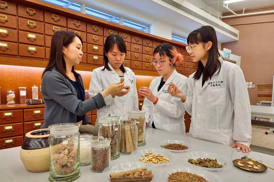Ngành y học cổ truyền thu hút sinh viên