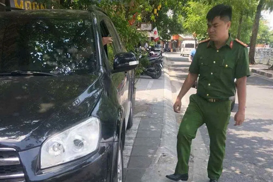 Hà Nội: Tranh cãi chỗ đỗ xe, nữ chủ quán cà phê nguy kịch sau ẩu đả