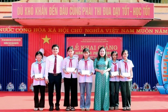 Trường học ở Phú Thọ ổn định nền nếp đầu năm học mới