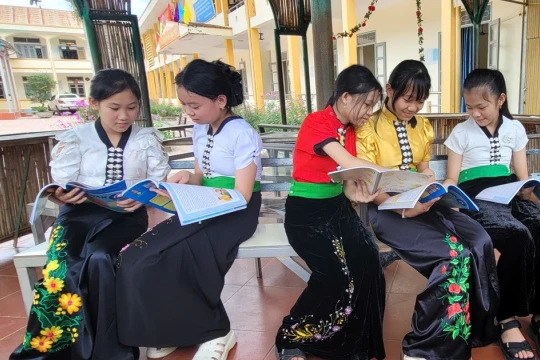 Hướng cho học trò phát huy bản sắc văn hóa dân tộc mình